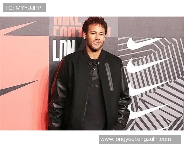 远去的球星在绿茵场上留下的身影与不灭的足球记忆