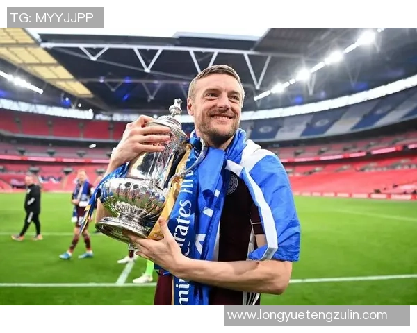 从经典到传奇足球巨星招牌动作背后的故事与激情瞬间